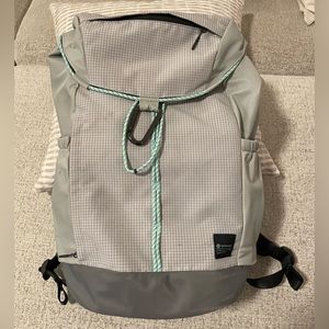 Lululemon Front Clip Backpack 21L - seal grey/asphalt grey/wild mint